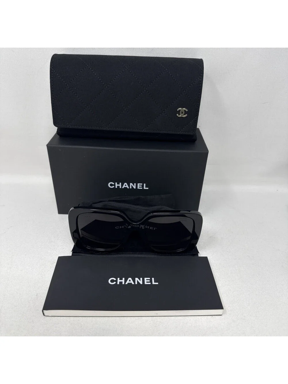 CHANEL CH 5532 Polarized Sunglasses  Black Frame Brown Gradient Lens - Auth  NIB